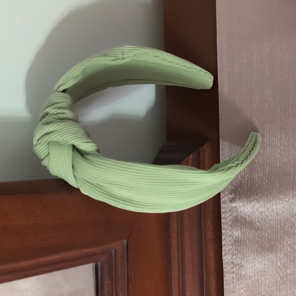 Green Ribbed Knotted Headband - Picture 3 of 3